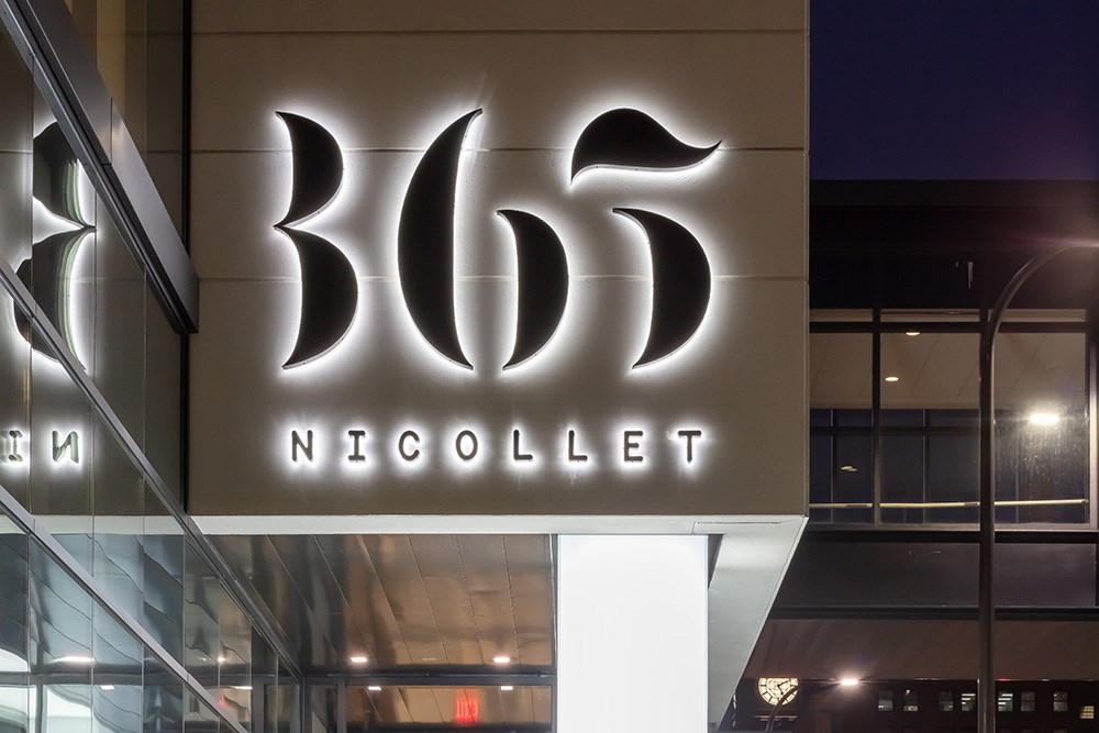 365 Nicollet in the heart of downtown Minneapolis features 370 luxury apartment suites, distinctive architecture inside and out and high-end amenities.