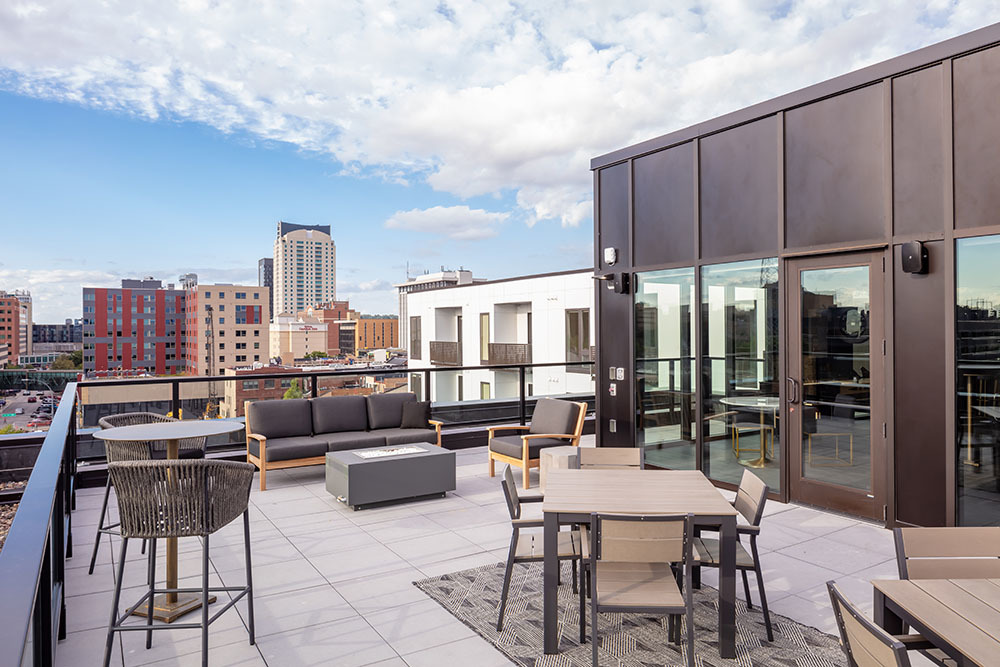 The Maven on Broadway Multifamily amenity outdoor patio