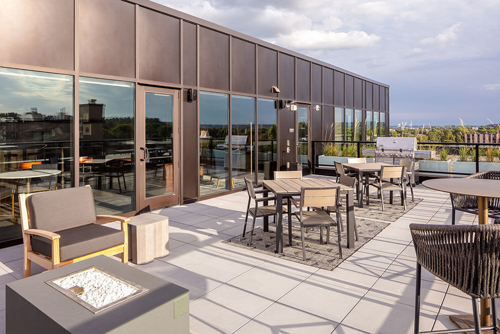 The Maven on Broadway Multifamily amenity outdoor patio