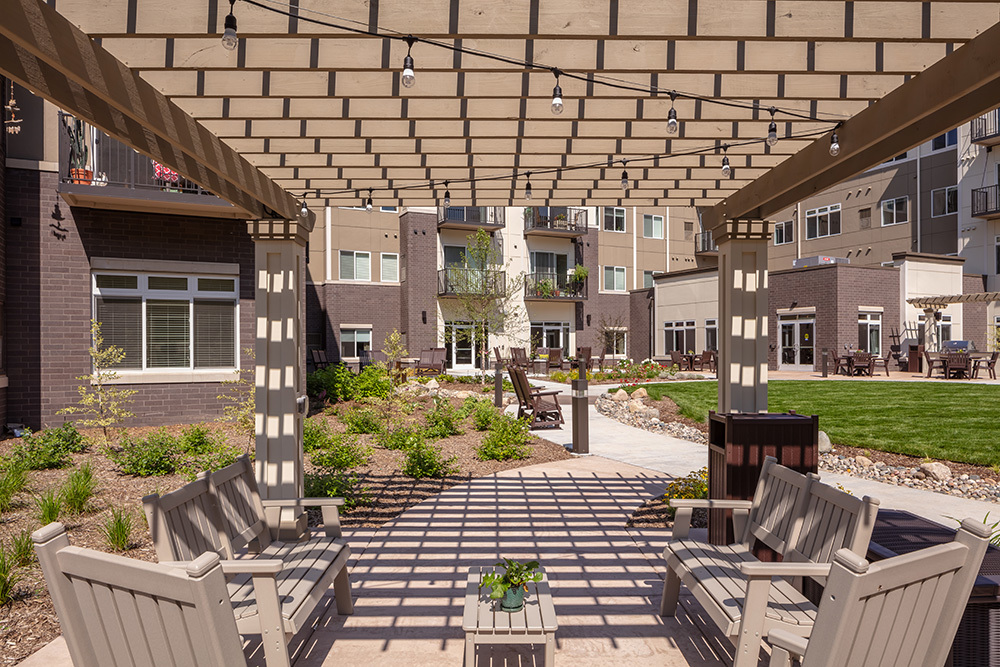 outdoor seating of Orchards of Minnetonka senior living facility in Minnesota