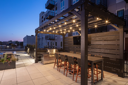 amenity outdoor patio lounge of Ellison Luxury Apartments in Illinois