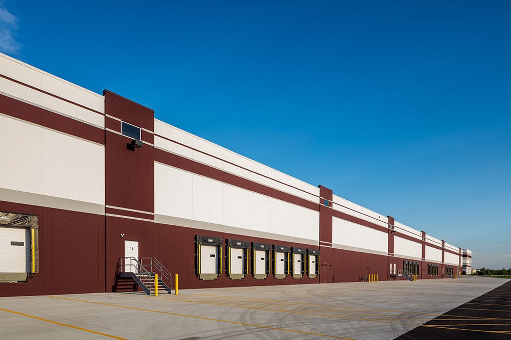 Spec industrial warehouse & distribution center in River Ridge Commerce Center
