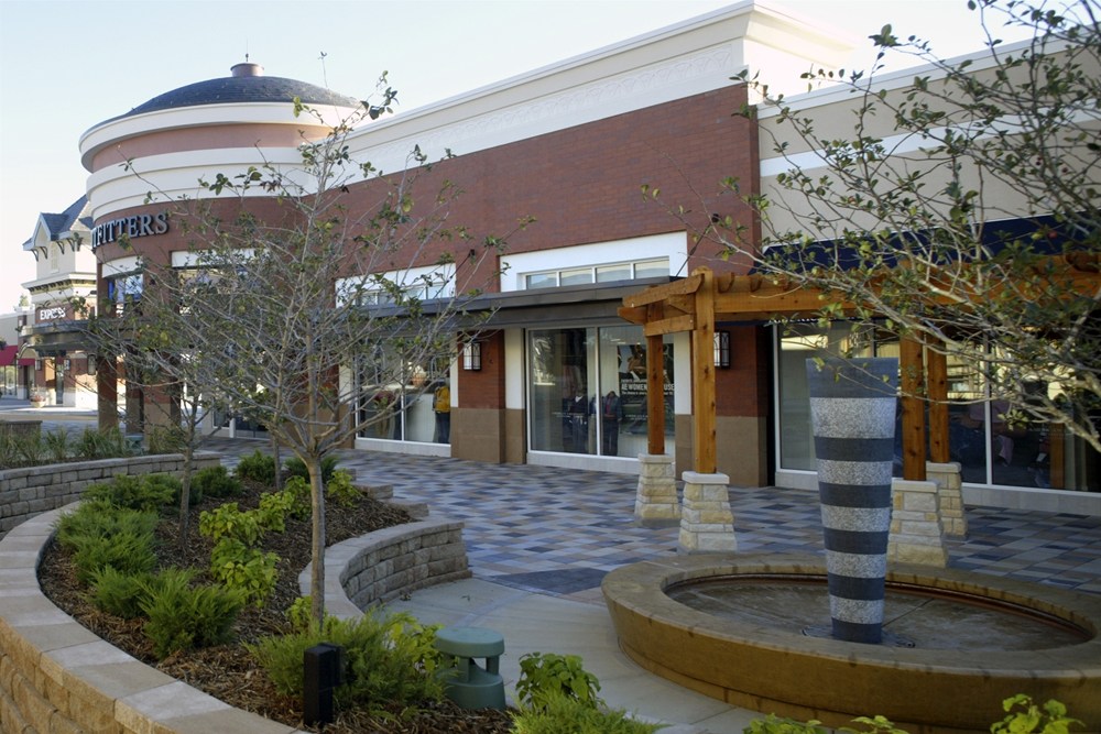 Woodbury Lakes Lifestyle Center, retail development, retail construction