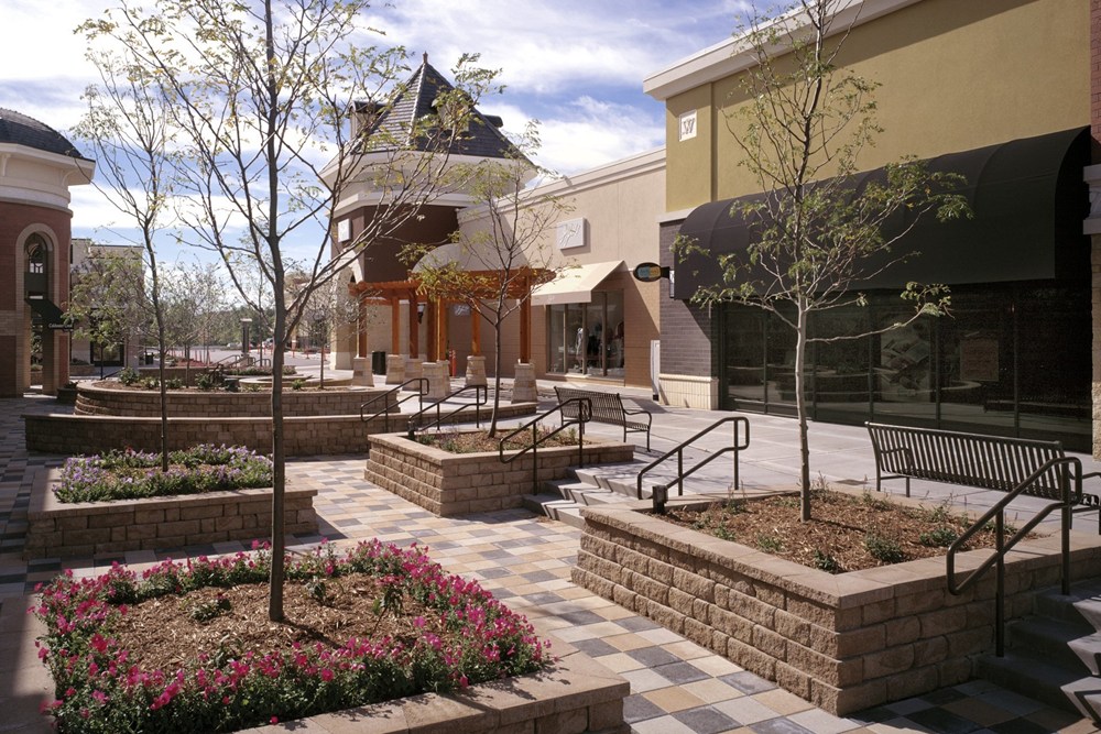 Woodbury Lakes Lifestyle Center, retail development, retail construction